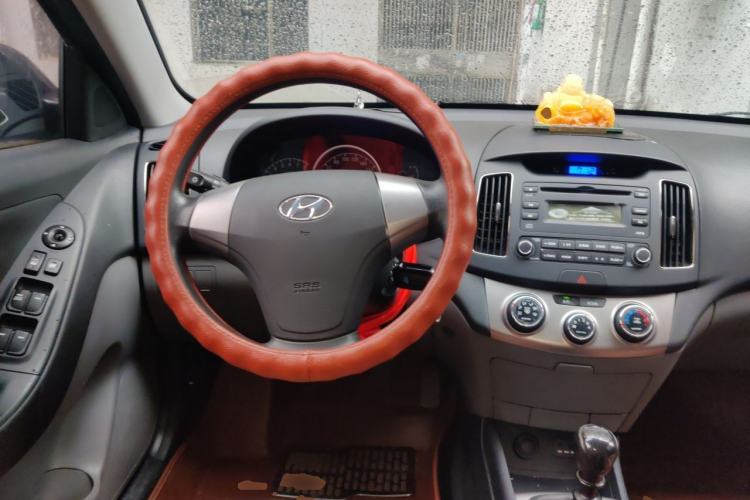 Used Hyundai Celesta 2011 1.6L Manual Comfort Edition Center Console