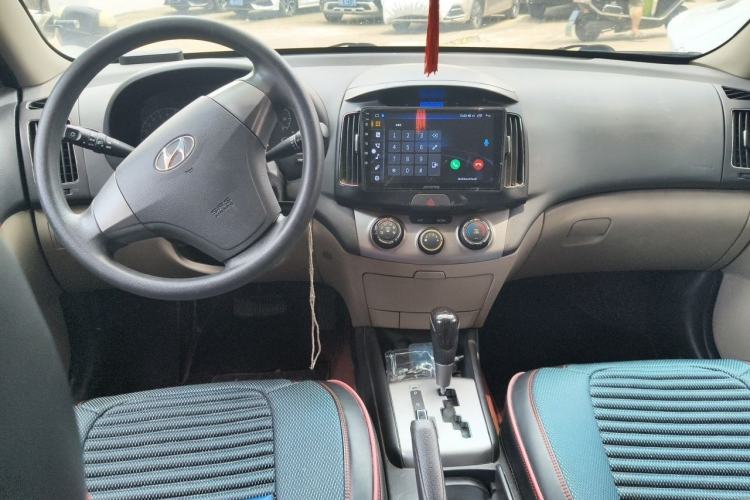 Used Hyundai Celesta 2011 1.6L Automatic Comfort Edition Center Console