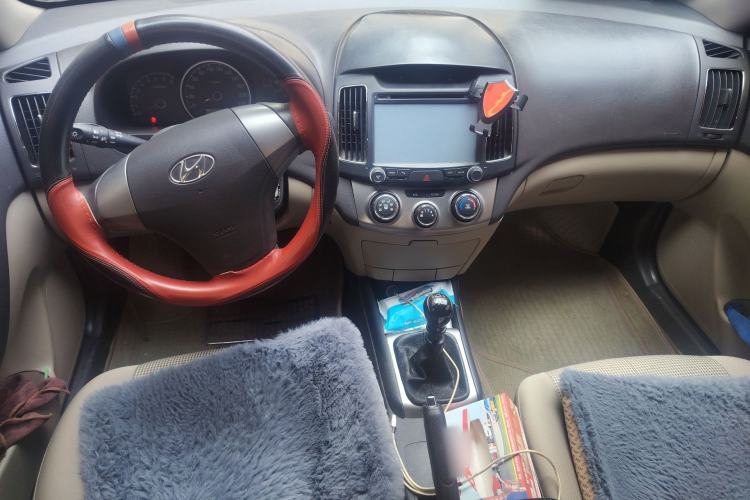 Used Hyundai Celesta 2011 1.6L Manual Comfort Edition Center Console