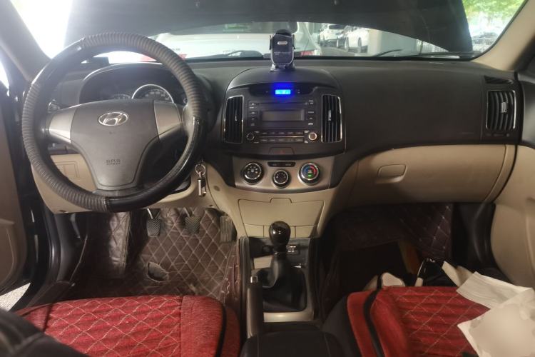 Used Hyundai Celesta 2011 1.6L Manual Comfort Edition Center Console
