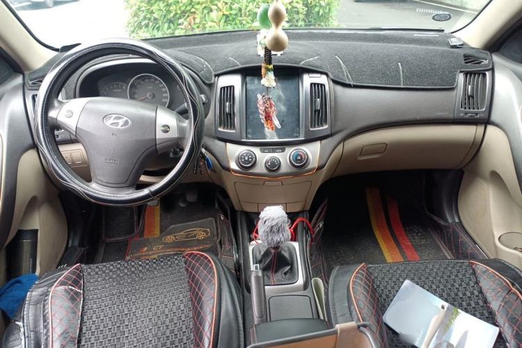 Used Hyundai Celesta 2011 1.6L Manual Comfort Edition Center Console