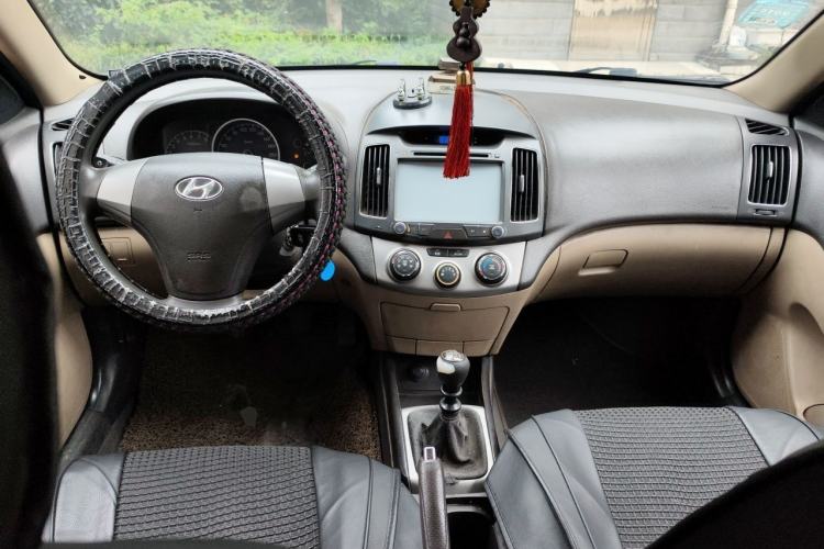 Used Hyundai Celesta 2011 1.6L Manual Comfort Edition Center Console