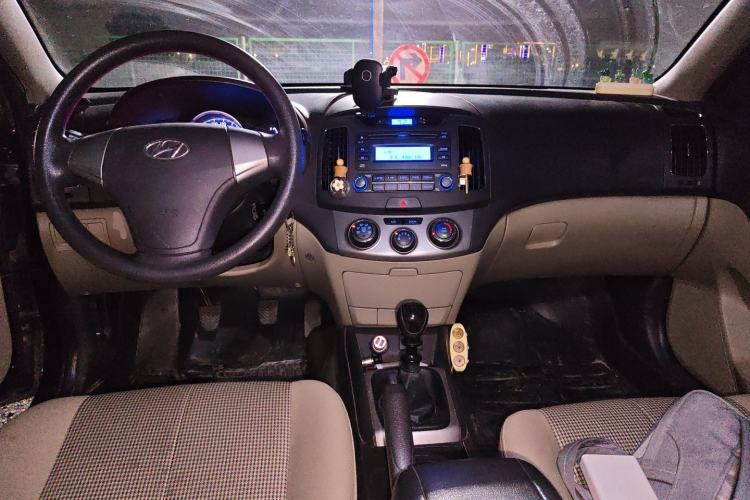 Used Hyundai Celesta 2011 1.6L Manual Comfort Edition Center Console