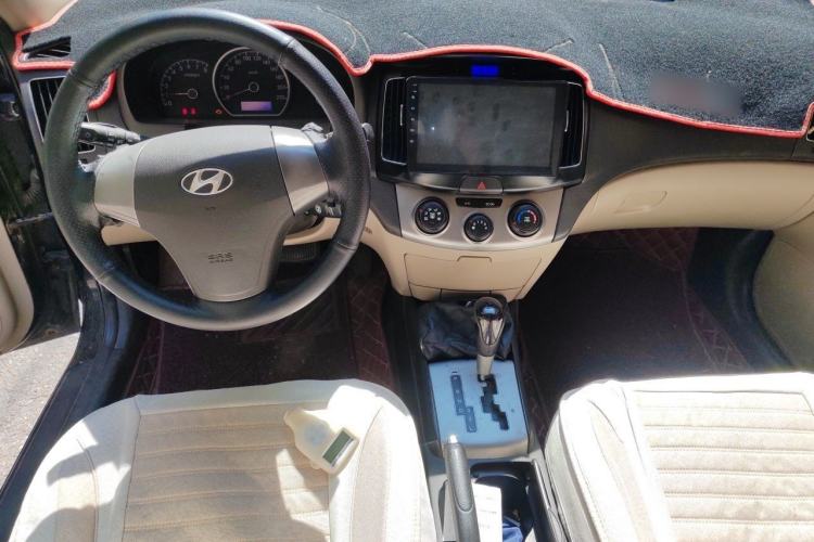 Used Hyundai Celesta 2011 1.6L Automatic Comfort Edition Center Console