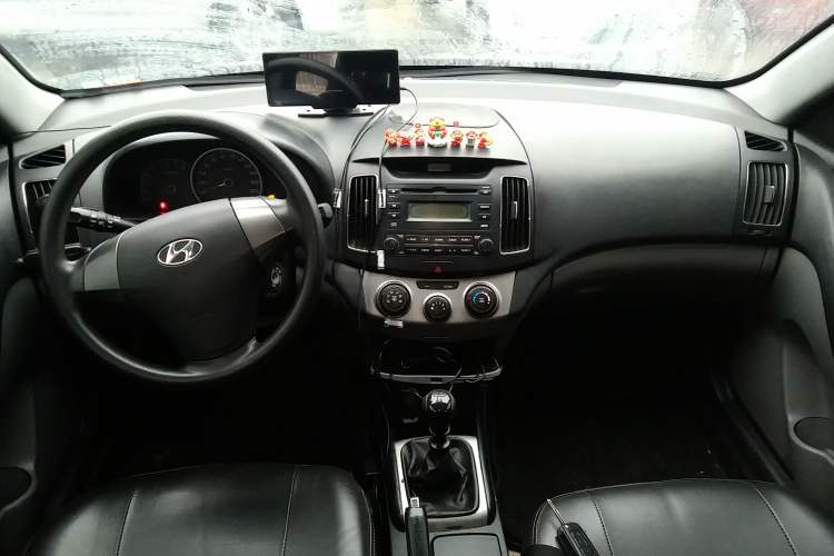 Used Hyundai Celesta 2011 1.6L Manual Comfort Edition Center Console