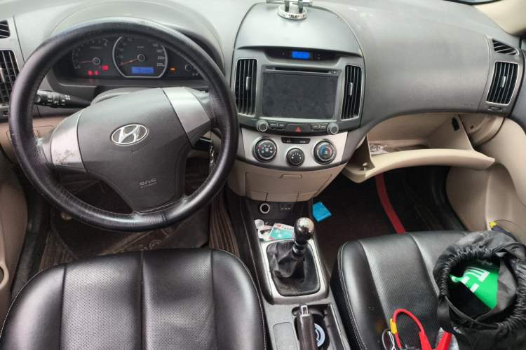 Used Hyundai Celesta 2011 1.6L Manual Comfort Edition Center Console