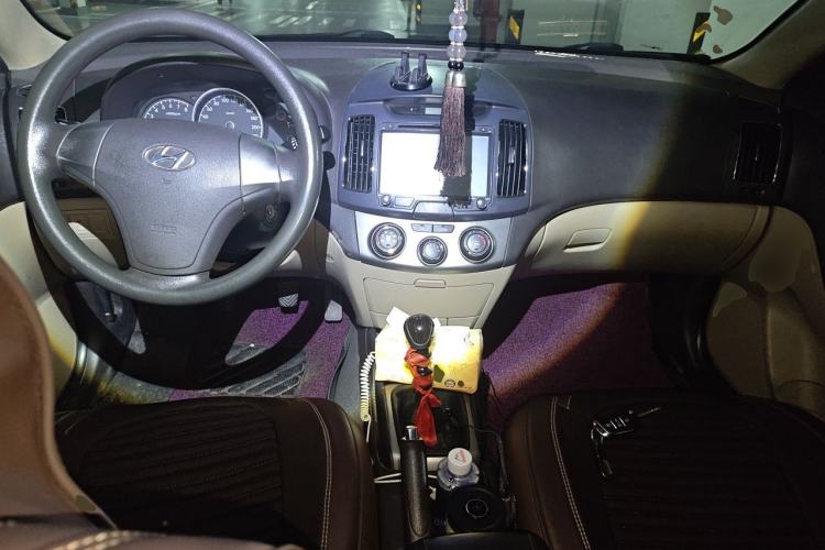 Used Hyundai Celesta 2011 1.6L Manual Luxury Model Center Console