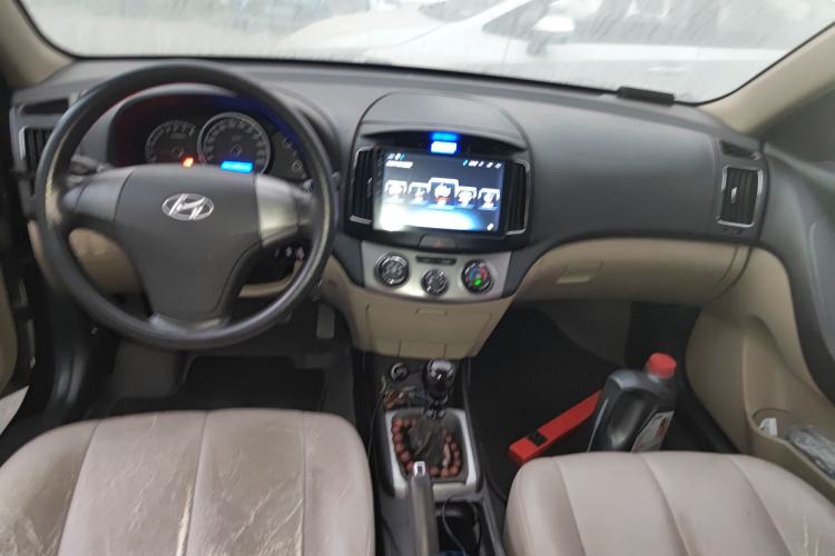 Used Hyundai Celesta 2011 1.6L Manual Comfort Edition Center Console