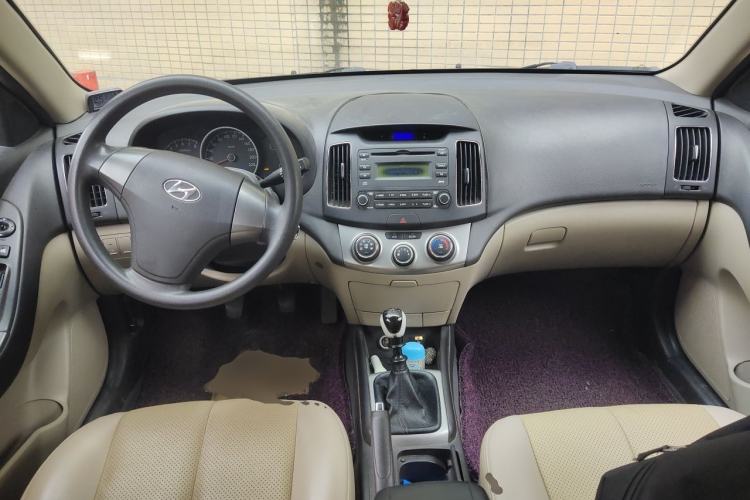 Used Hyundai Celesta 2011 1.6L Manual Comfort Edition Center Console