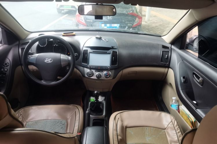 Used Hyundai Celesta 2011 1.6L Manual Comfort Edition Center Console
