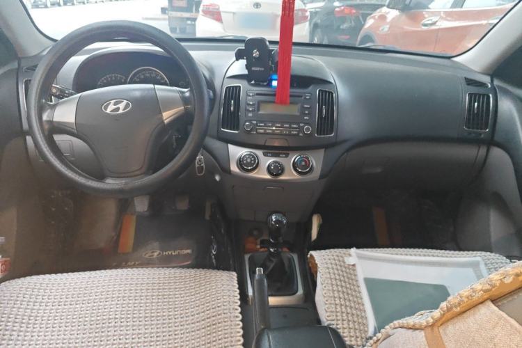 Used Hyundai Celesta 2011 1.6L Manual Comfort Edition Center Console