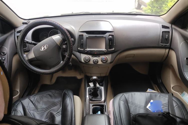 Used Hyundai Celesta 2011 1.6L Manual Comfort Edition Center Console