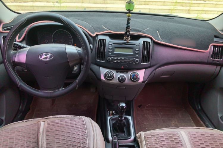 Used Hyundai Celesta 2011 1.6L Manual Comfort Edition Center Console