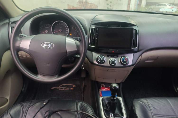 Used Hyundai Celesta 2011 1.6L Manual Comfort Edition Center Console