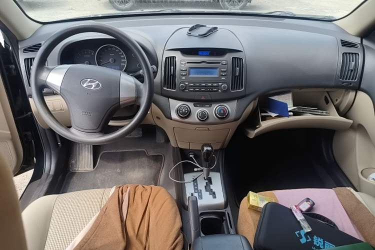 Used Hyundai Celesta 2011 1.6L Automatic Comfort Edition Center Console