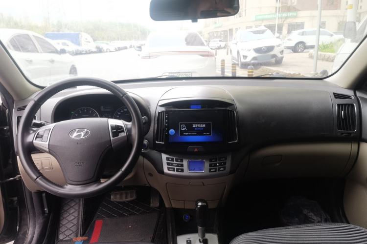 Used Hyundai Celesta 2011 1.6L Automatic Top-Tier Version Center Console