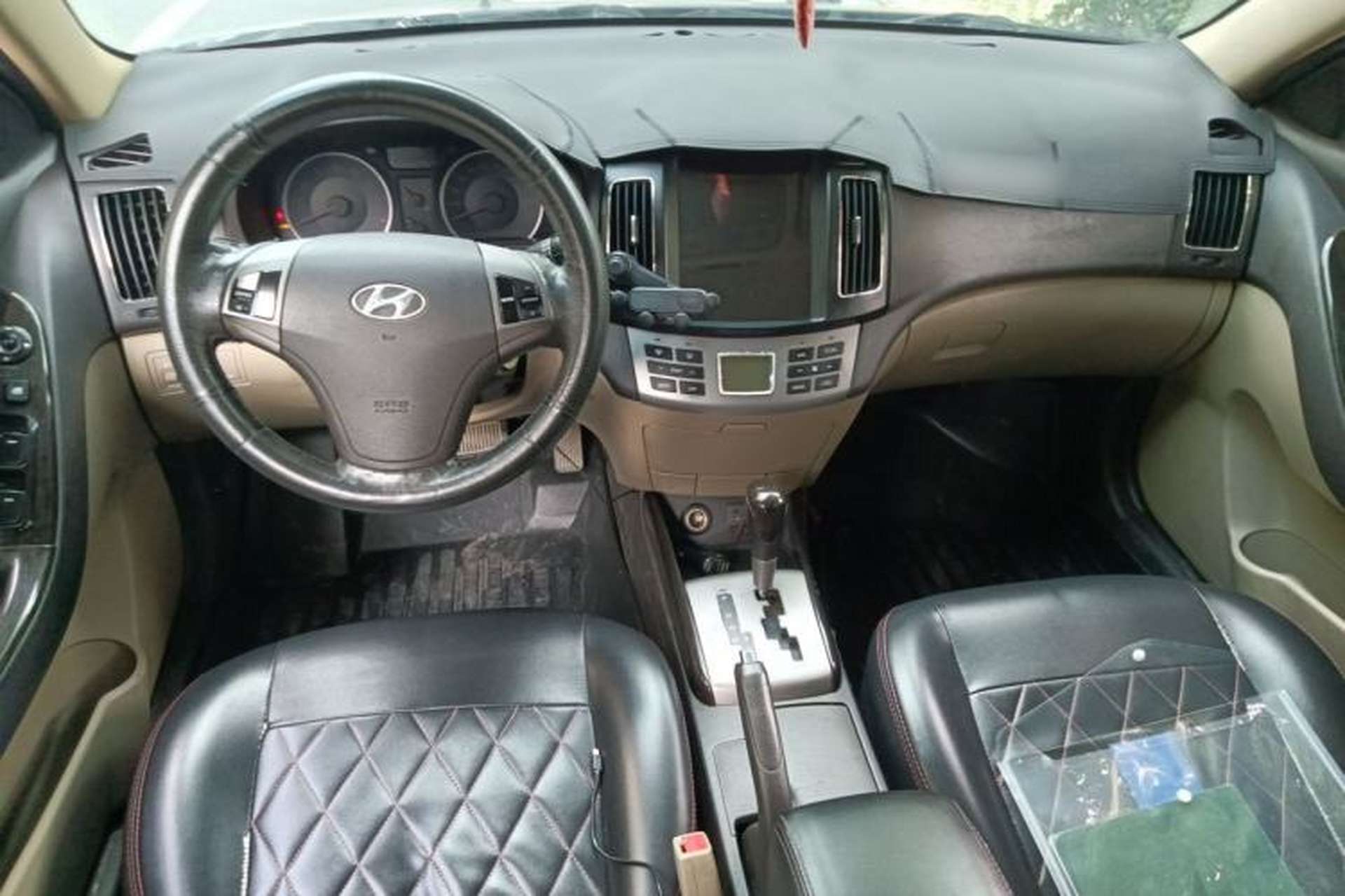 Used Hyundai Celesta 2011 1.6L Automatic Luxury Version Center Console