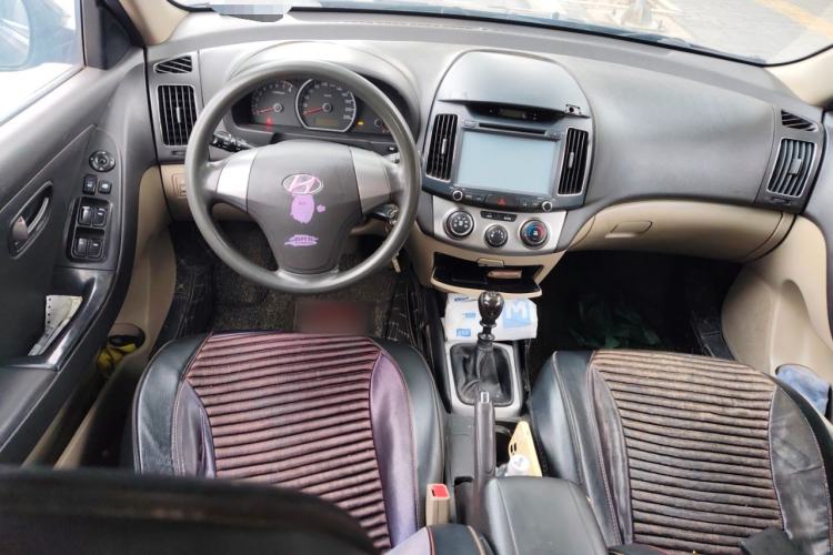 Used Hyundai Celesta 2011 1.6L Manual Comfort Edition Center Console
