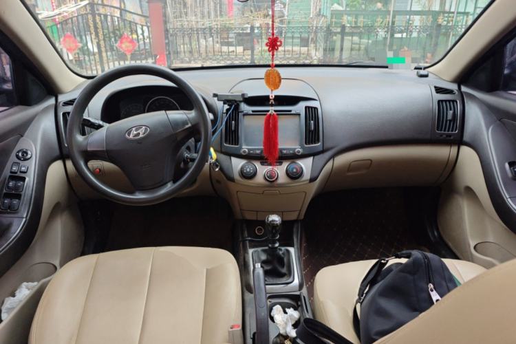 Used Hyundai Celesta 2011 1.6L Manual Luxury Model Center Console