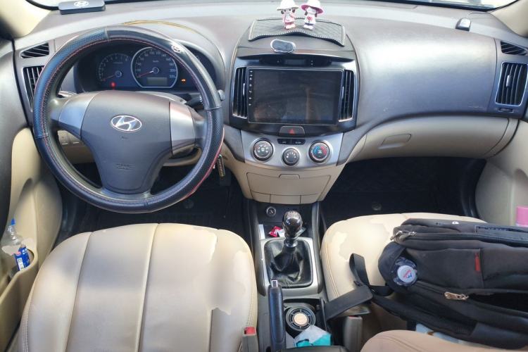 Used Hyundai Celesta 2011 1.6L Manual Luxury Model Center Console