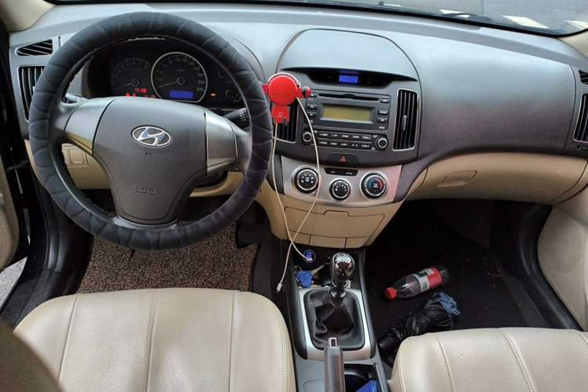 Used Hyundai Celesta 2011 1.6L Manual Comfort Edition Center Console