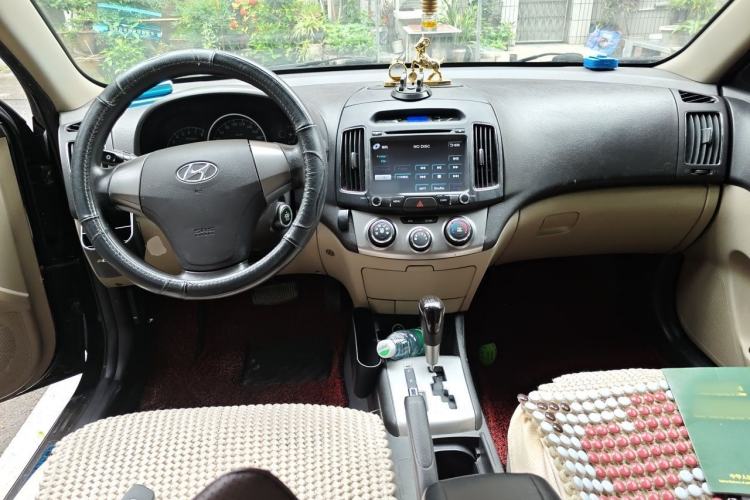 Used Hyundai Celesta 2011 1.6L Automatic Comfort Edition Center Console