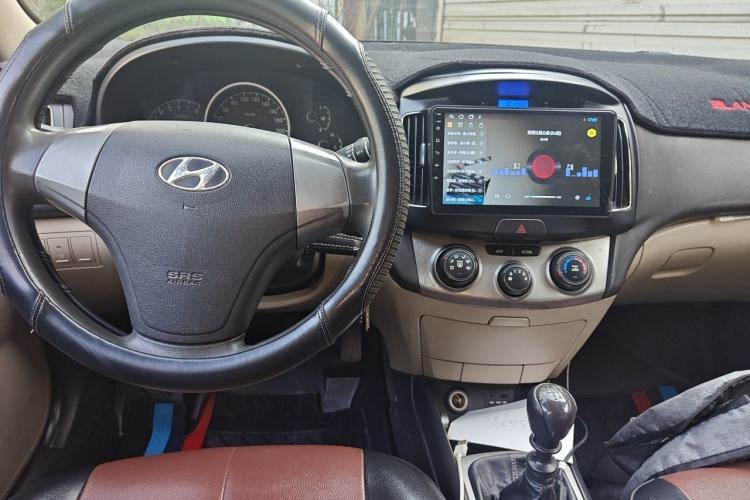 Used Hyundai Celesta 2011 1.6L Manual Comfort Edition Center Console