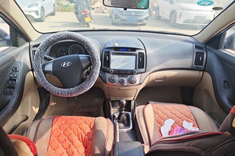 Used Hyundai Celesta 2011 1.6L Manual Comfort Edition Center Console