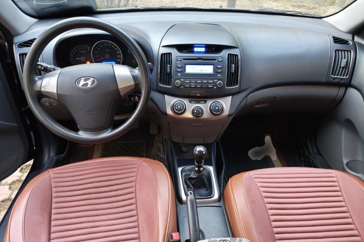 Used Hyundai Celesta 2011 1.6L Manual Comfort Edition Center Console