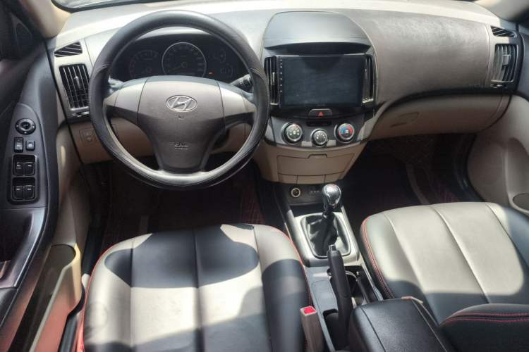 Used Hyundai Celesta 2011 1.6L Manual Comfort Edition Center Console