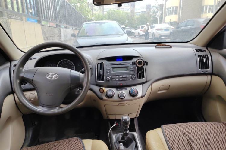 Used Hyundai Celesta 2011 1.6L Manual Comfort Edition Center Console