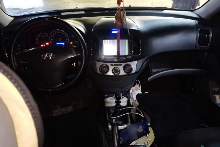 Used Hyundai Celesta 2011 1.6L Manual Comfort Edition Center Console