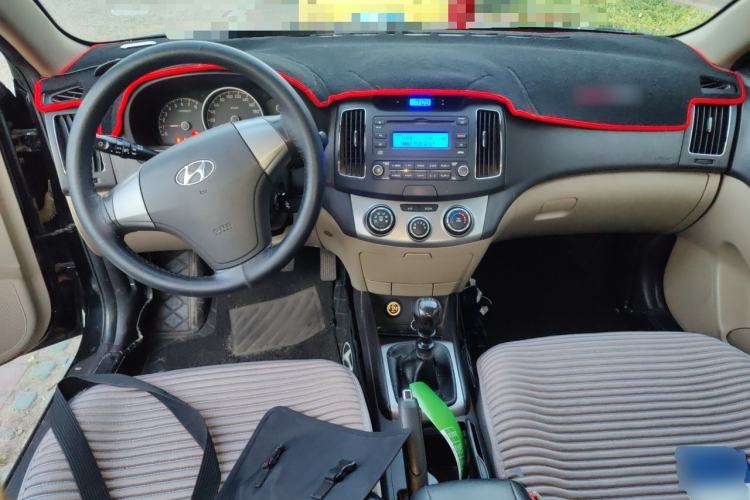 Used Hyundai Celesta 2011 1.6L Manual Comfort Edition Center Console