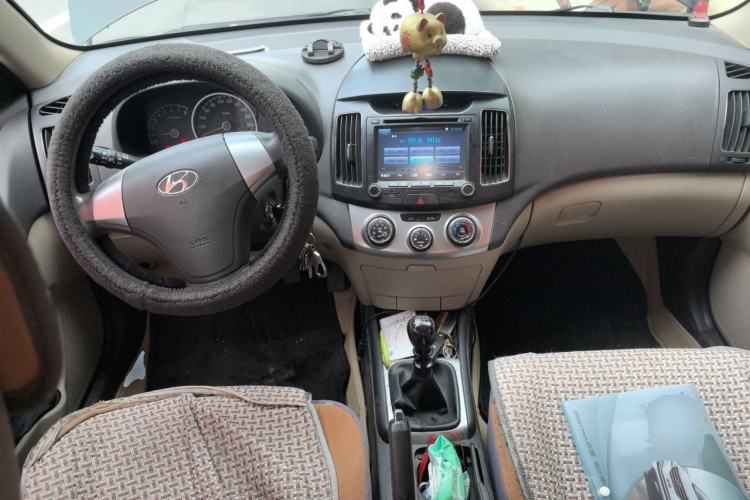 Used Hyundai Celesta 2011 1.6L Manual Luxury Model Center Console