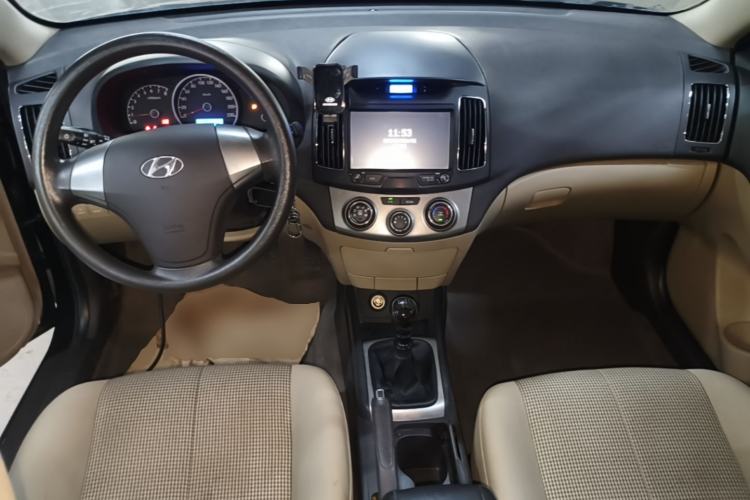 Used Hyundai Celesta 2011 1.6L Manual Comfort Edition Center Console