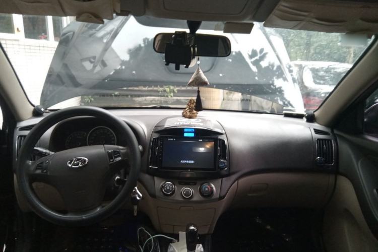 Used Hyundai Celesta 2011 1.6L Automatic Comfort Edition Center Console