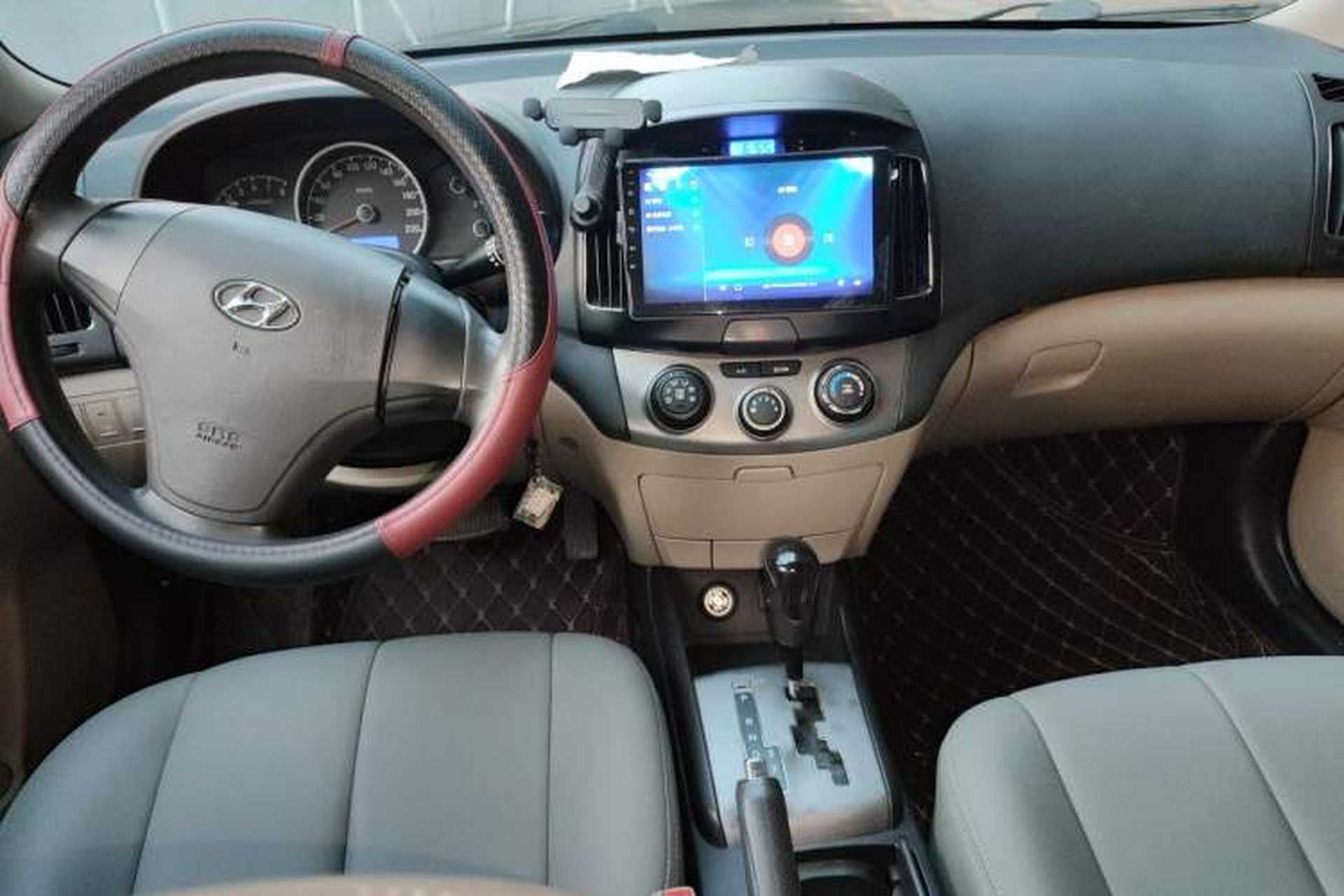 Used Hyundai Celesta 2011 1.6L Automatic Comfort Edition Center Console