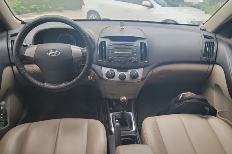 Used Hyundai Celesta 2011 1.6L Manual Comfort Edition Center Console