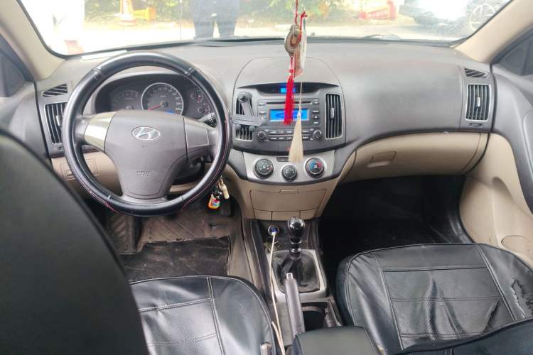 Used Hyundai Celesta 2011 1.6L Manual Comfort Edition Center Console