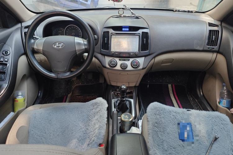Used Hyundai Celesta 2011 1.6L Manual Luxury Model Center Console