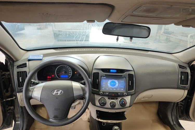 Used Hyundai Celesta 2011 1.6L Manual Comfort Edition Center Console