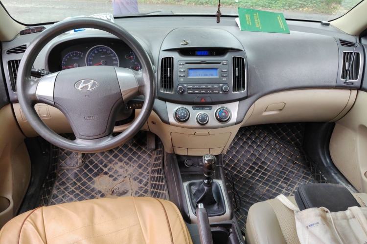 Used Hyundai Celesta 2011 1.6L Manual Comfort Edition Center Console