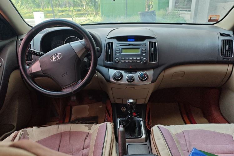 Used Hyundai Celesta 2011 1.6L Manual Comfort Edition Center Console