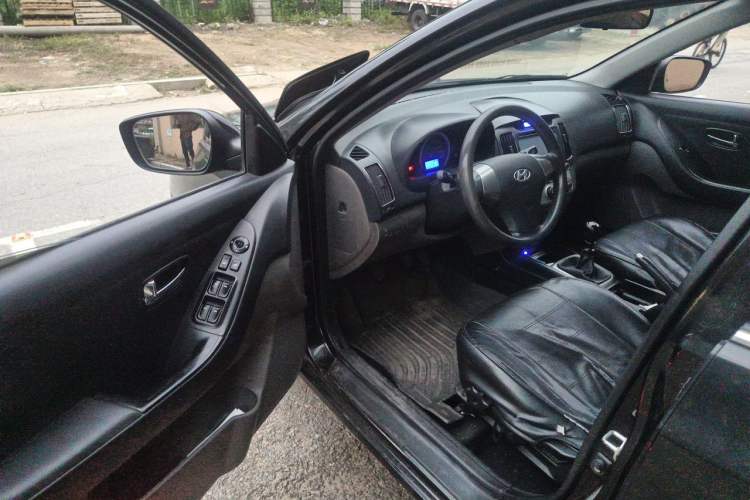 Used Hyundai Celesta 2011 1.6L Manual Luxury Model Driver Seat