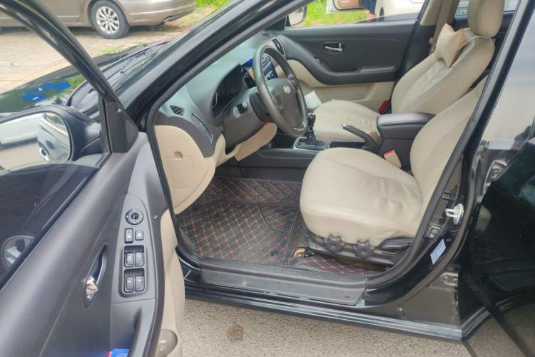 Used Hyundai Celesta 2011 1.6L Manual Luxury Model Driver Seat