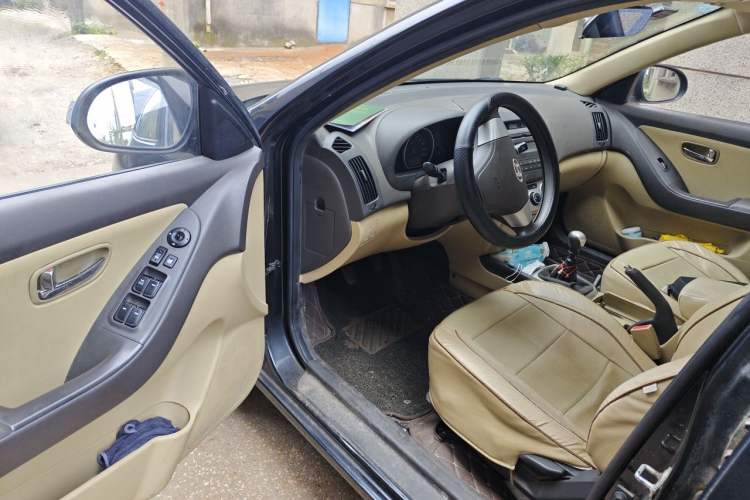 Used Hyundai Celesta 2011 1.6L Manual Luxury Model Driver Seat