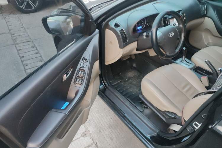 Used Hyundai Celesta 2011 1.6L Automatic Comfort Edition Driver Seat
