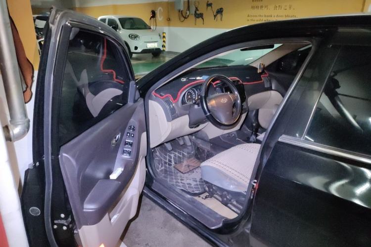 Used Hyundai Celesta 2011 1.6L Manual Luxury Model Driver Seat