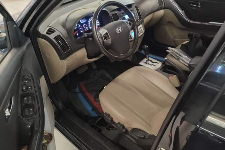 Used Hyundai Celesta 2011 1.6L Automatic Luxury Version Driver Seat