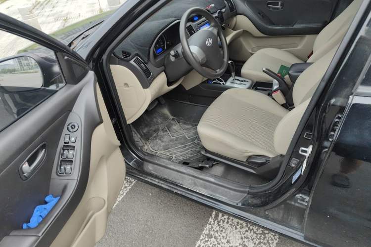 Used Hyundai Celesta 2011 1.6L Automatic Comfort Edition Driver Seat